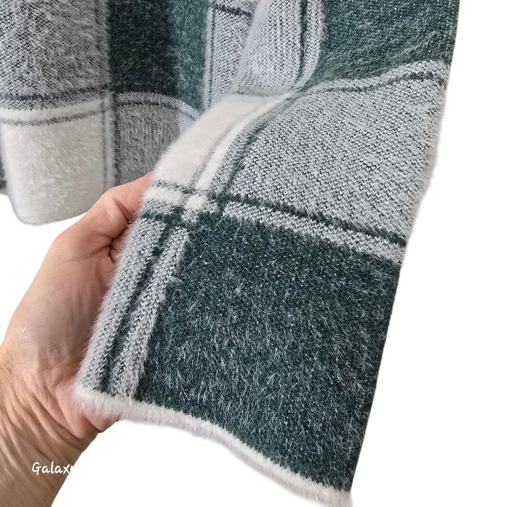 Womens Green And White Cozy Soft Sweater Size Large - Picture 4 of 8